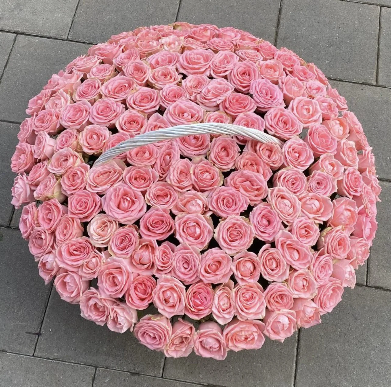 💖КОМПОЗИЦИЯ ИЗ 101 КРУПНОЙ РОЗОВОЙ РОЗЫ В КОРЗИНЕ🌹